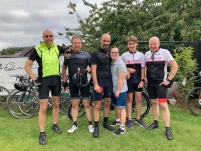 Team superman Tibo opnieuw op de fiets voor Bindkracht.  Geven jullie ons een duwtje?