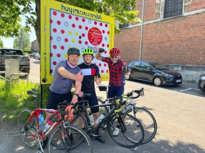 Een goede daad op de fiets